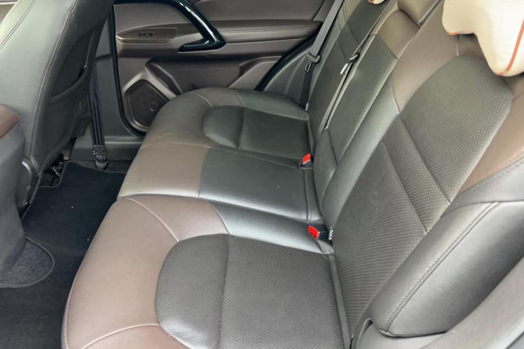 广汽传祺 传祺GS4 2015款 200T G-DCT豪华版中控内饰7001