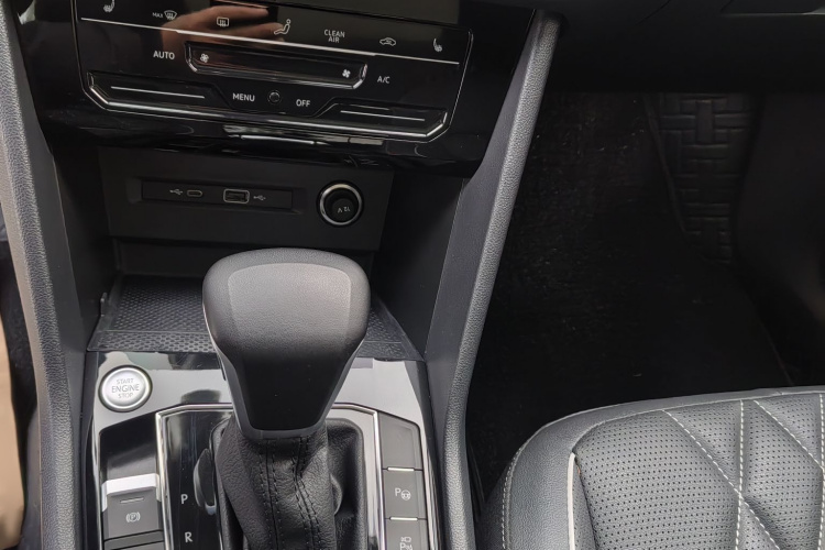 大众 途观L 2023款 330TSI 自动两驱R-Line越享版车身外观6007