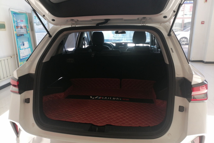 五菱汽车 五菱星驰 2022款 1.5L 手动自在型机舱底盘23