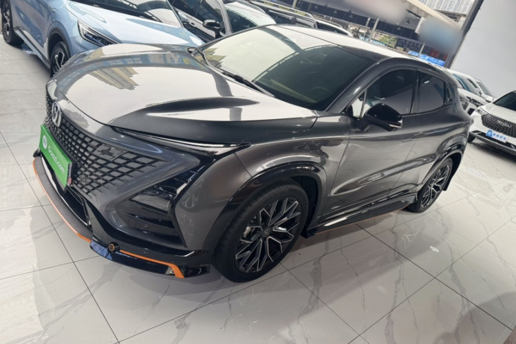 长安UNI-T 2022款 1.5T 运动版 尊贵型车身外观6007