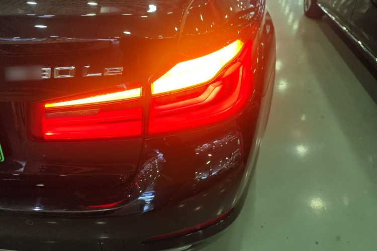 宝马5系新能源 2019款 改款 530Le 豪华套装车身外观9