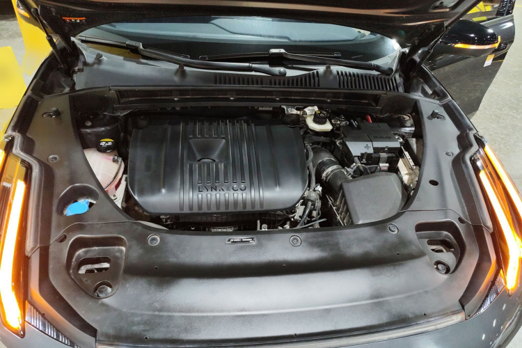 领克03 2023款 2.0TD DCT劲Pro机舱底盘24