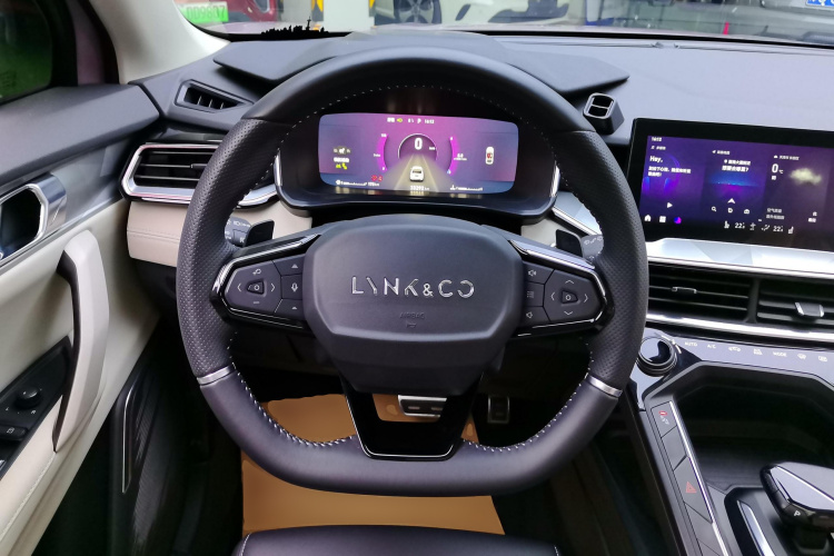 领克06 2021款 1.5T Shero粉色特别版中控内饰13