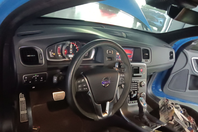 沃尔沃V60 2017款 2.0T Polestar中控内饰7002