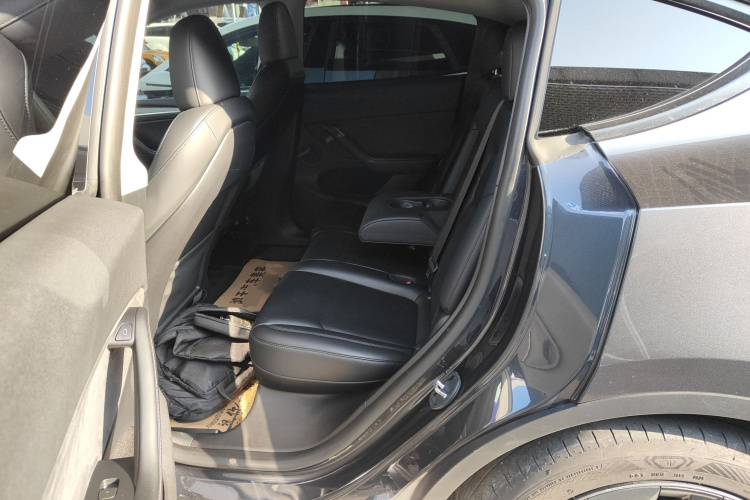 特斯拉 Model Y 2024款 后轮驱动版中控内饰7004