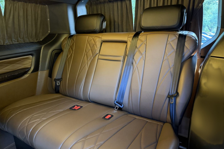 钧天黑武士Youth 2025款 2.0T 汽油巅峰版中控内饰7004