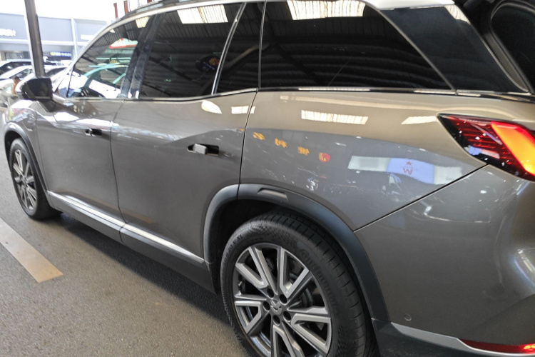 蔚来ES8 2020款 580KM 七座版车身外观4