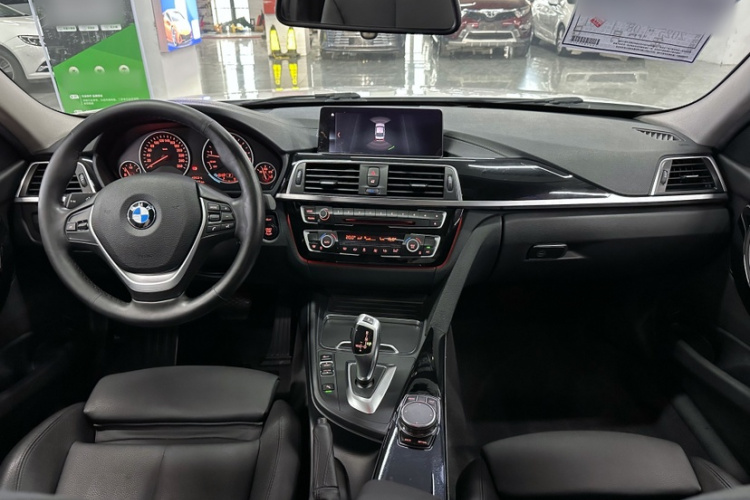 宝马3系 2019款 320Li 时尚型中控内饰7015