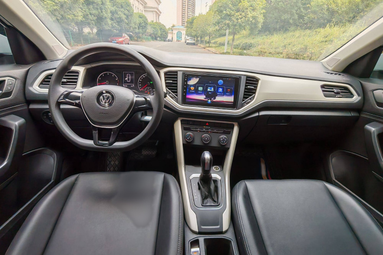 大众 T-ROC探歌 2020款 230TSI DSG两驱时尚型中控内饰7001