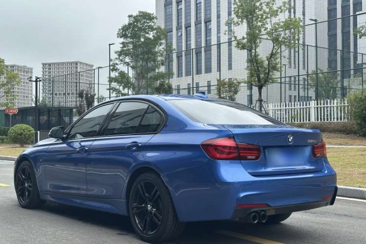 宝马3系 2019款 320i M运动曜夜版车身外观6006