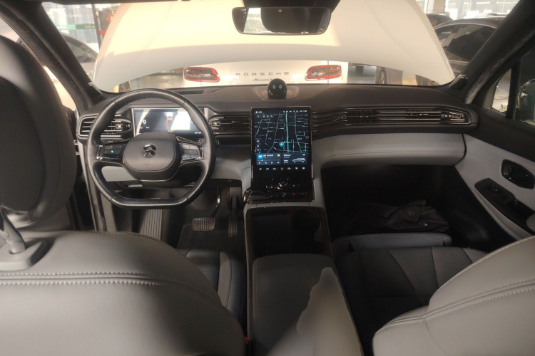 蔚来ES8 2020款 580KM 签名版 七座版中控内饰12