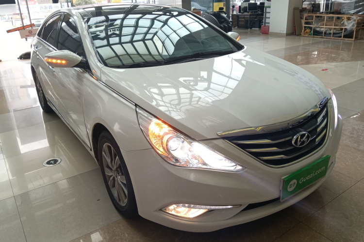 现代 索纳塔 2014款 2.0L 自动豪华版车身外观3