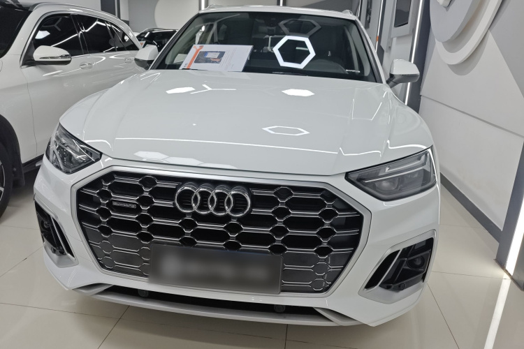 奥迪Q5L 2022款 改款 40T 豪华动感型车身外观2