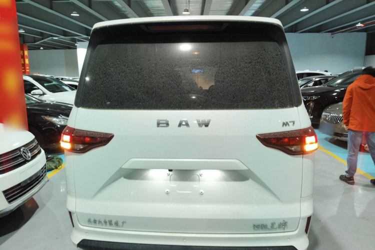 BAW北汽制造 锐胜王牌M7 2023款 2.0L 自动长轴创享型 7座车身外观6