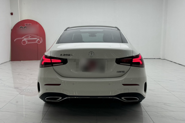 奔驰A级 2022款 改款三 A 200 L 运动轿车时尚型车身外观6005