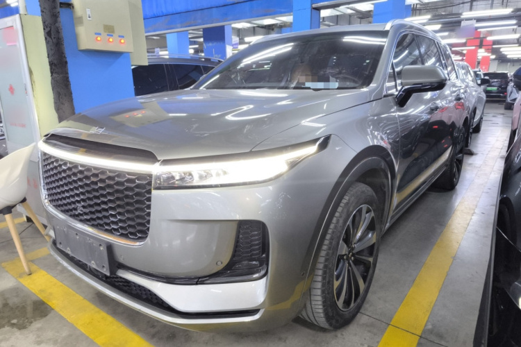 理想汽车 理想ONE 2021款 增程6座版车身外观1