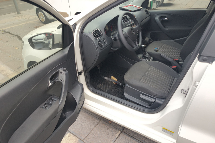 大众 Polo 2014款 1.4L 自动舒适版中控内饰20