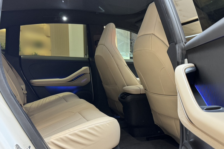 蔚来ET5 2022款 75kWh中控内饰7007