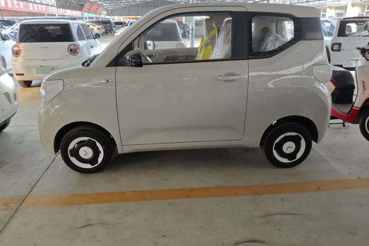 五菱汽车 宏光MINIEV 2024款 第三代 215km 青春版车身外观4