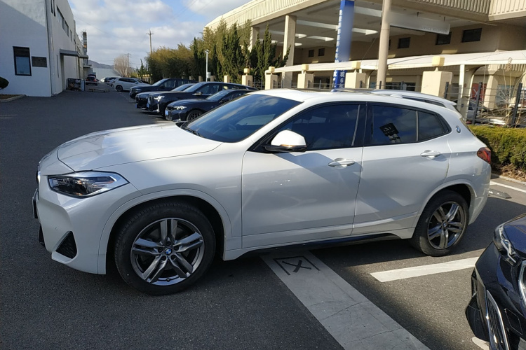 宝马X2 2021款 改款 sDrive25i M运动套装车身外观4