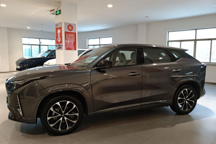 长安UNI-Z新能源 2024款 蓝鲸智电iDD 125km 卓越型车身外观4