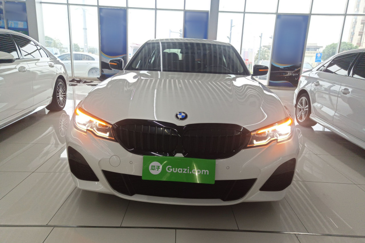 宝马3系 2022款 325Li M运动曜夜套装车身外观2