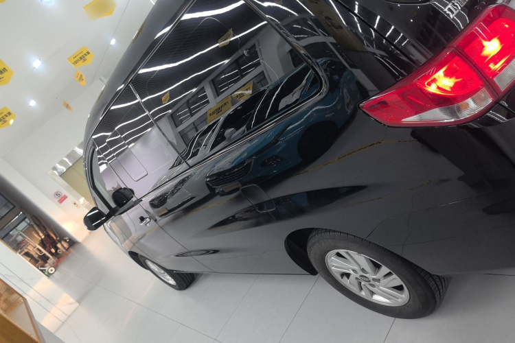 江淮瑞风 瑞风M4 2019款 商旅系列 2.0L 手动商务型 国VI车身外观4