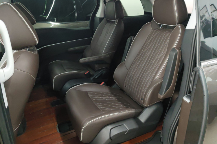 别克GL8 2022款 陆上公务舱 652T 豪华型中控内饰21