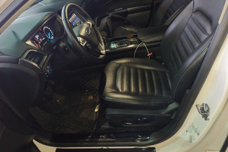 福特 蒙迪欧 2017款 EcoBoost 180 时尚型中控内饰19