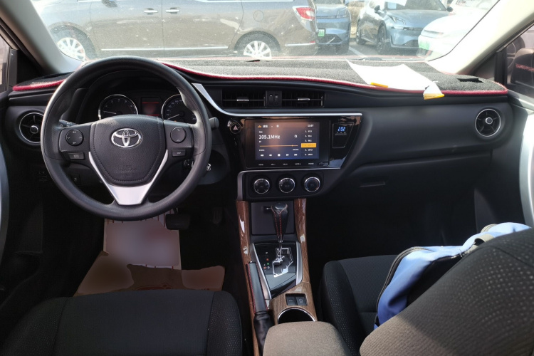 丰田 卡罗拉 2017款 改款 1.2T S-CVT GL-i中控内饰12