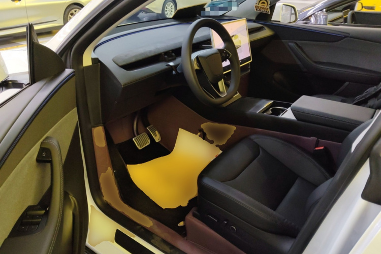 特斯拉 Model Y 2025款 后轮驱动 首发版中控内饰20