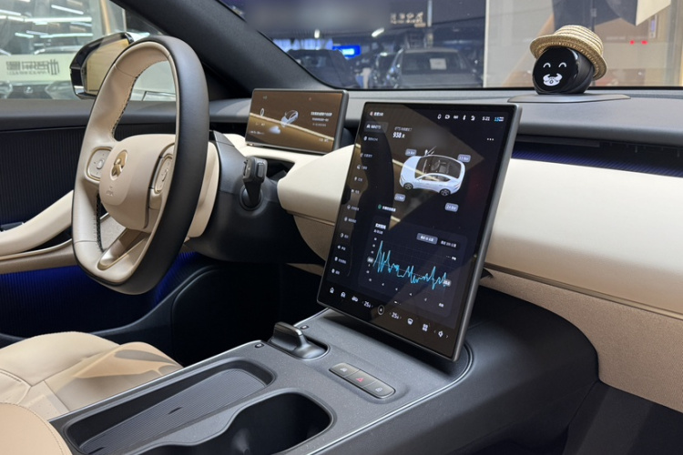 蔚来ET5 2022款 75kWh中控内饰7004