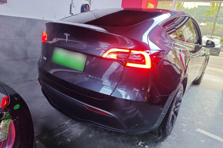 特斯拉 Model Y 2024款 后轮驱动版车身外观7