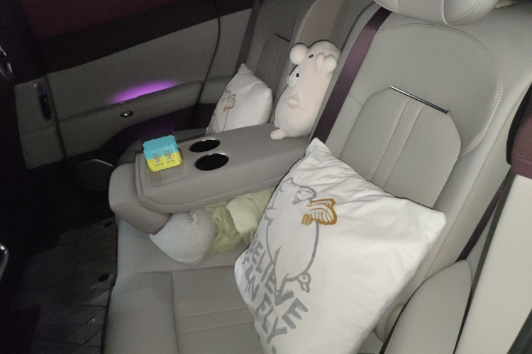 小米汽车 小米YU7 2025款 超长续航四驱Pro版中控内饰21