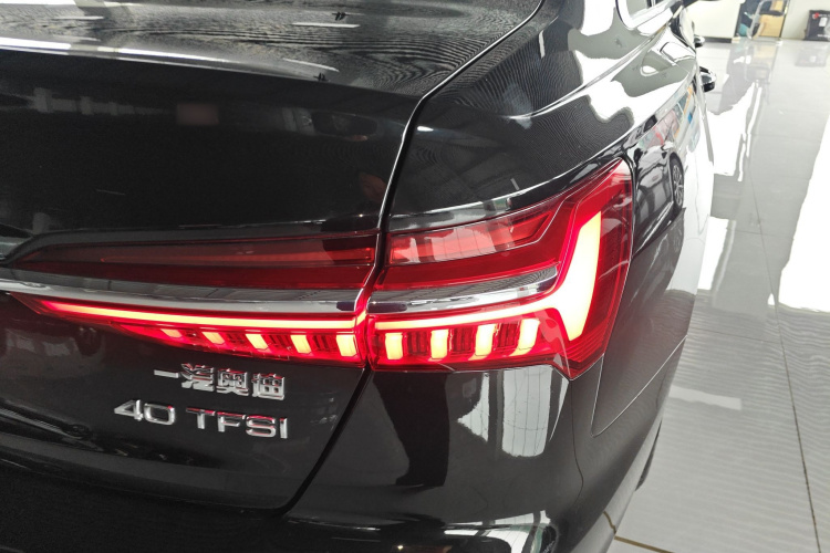 奥迪A6L 2021款 40 TFSI 豪华致雅型车身外观9