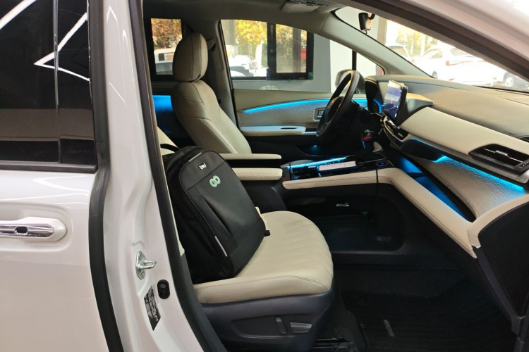 丰田 格瑞维亚 2023款 2.5L混动 舒适版局部细节41