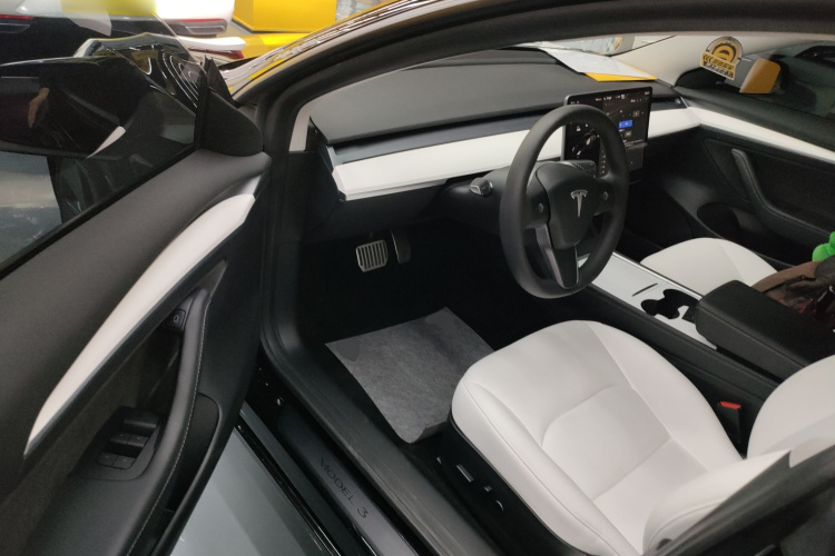 特斯拉 Model 3 2021款 标准续航后驱升级版 3D6中控内饰20