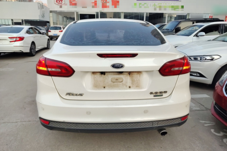 福特 福克斯 2015款 三厢 EcoBoost 180 自动精英型车身外观6