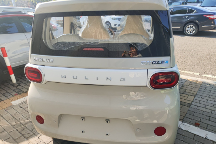 五菱汽车 宏光MINIEV 2024款 第三代 215km 青春版车身外观6