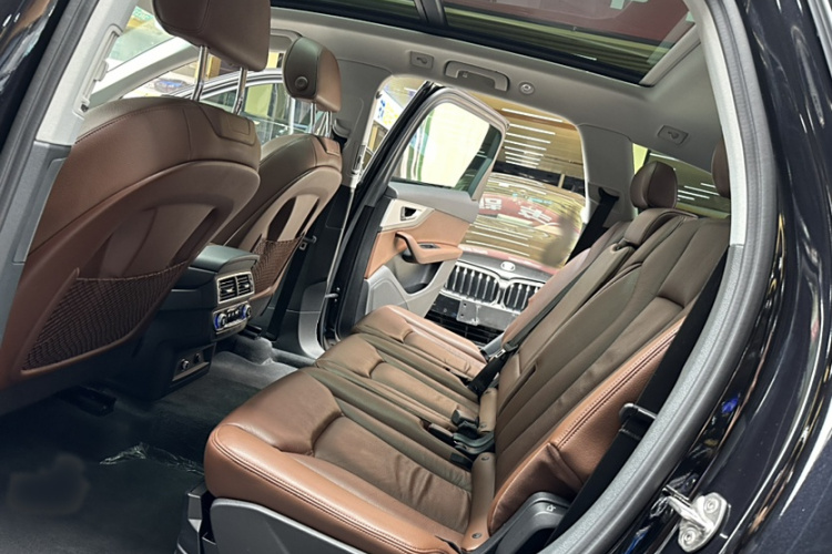 奥迪Q7 2018款 40 TFSI S line运动型中控内饰7010