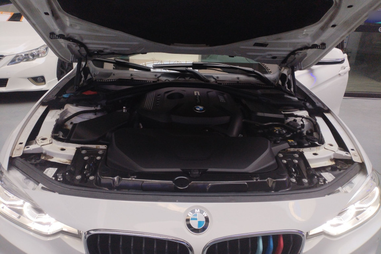 宝马3系 2018款 320Li 领先型M运动套装机舱底盘24