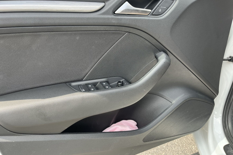 奥迪A3 2016款 Sportback 35 TFSI 领英型中控内饰7007