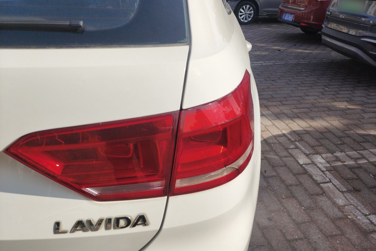 大众 朗行 2013款 1.6L 手动舒适型车身外观9