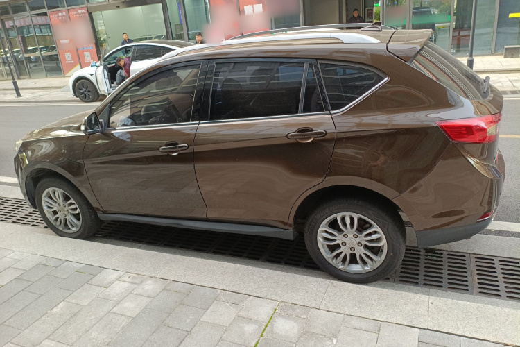 陆风X5 2016款 Plus 1.5T CVT创领版车身外观6003