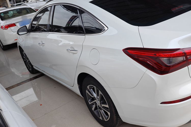 长安 逸动 2018款 高能版 1.6L GDI 自动先锋型 国V车身外观4