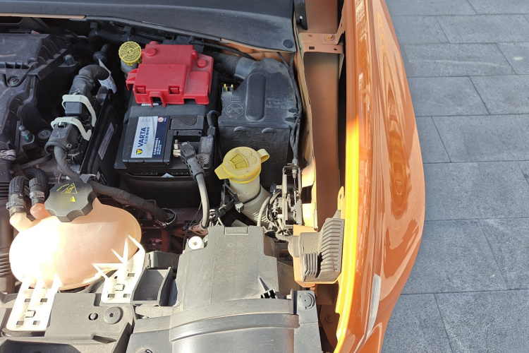 Jeep 自由侠 2019款 220T 自动领先版局部细节9007