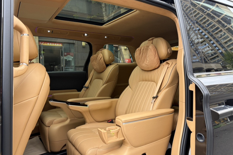 岚图汽车 岚图梦想家 2025款 PHEV 四驱旗舰鲲鹏版中控内饰7008