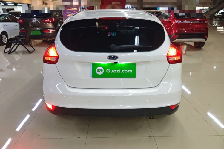 福特 福克斯 2017款 两厢 1.6L 自动舒适型智行版车身外观6