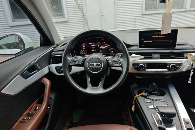 奥迪A4L 2018款 30周年年型 40 TFSI 时尚型中控内饰13