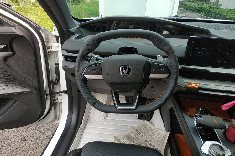 长安UNI-V 2022款 1.5T 尊贵型局部细节13